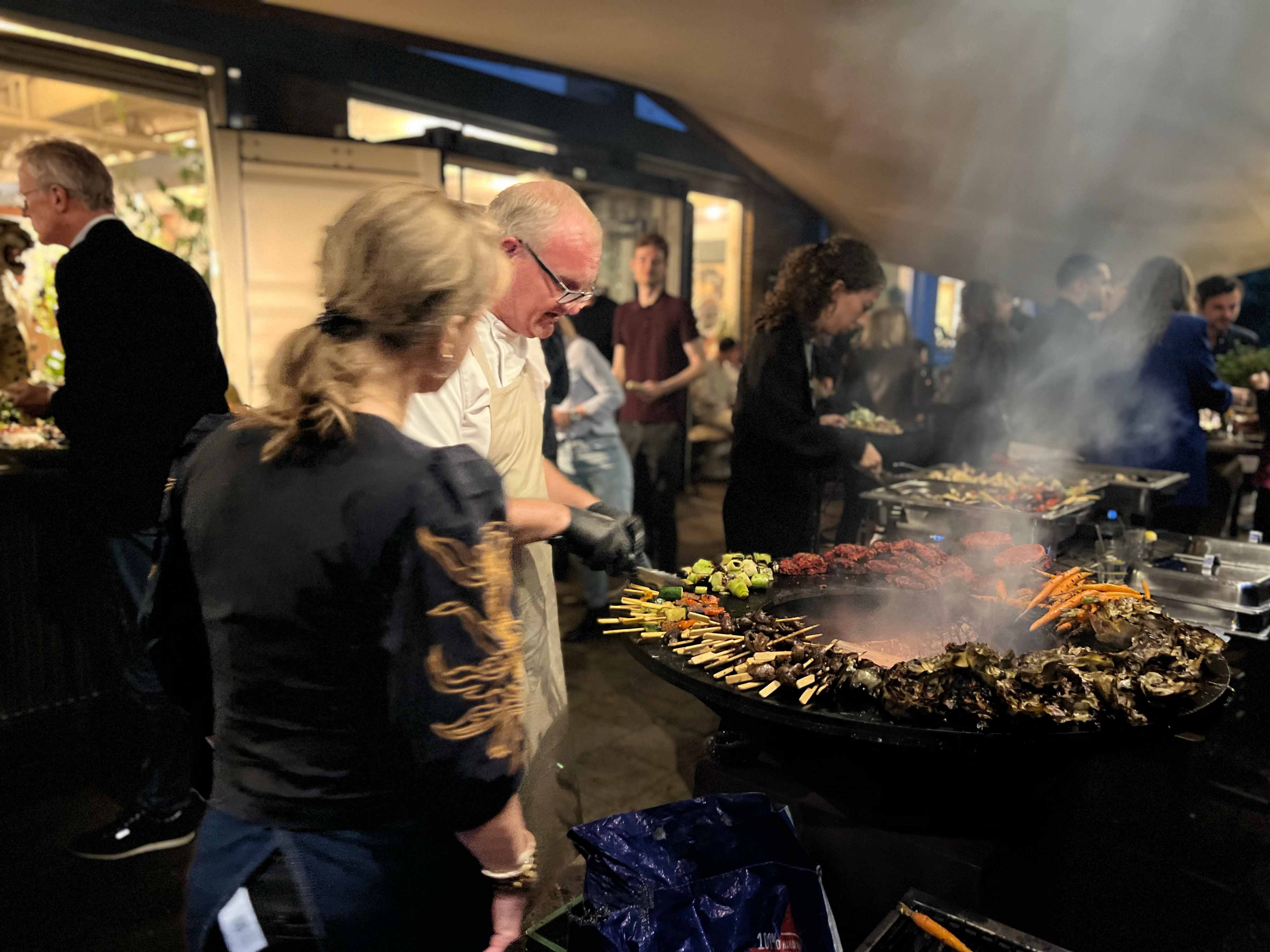 Zuid-Afrikaanse chef-kok Graham Sydney aan de braai, met uitsluitend groenten